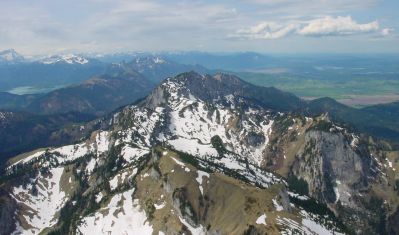 Blick von der Benediktenwand Richtung Walchensee und Kochelsee