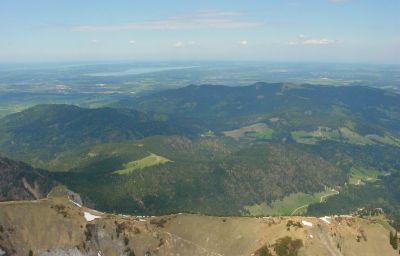 Blick von der Benediktenwand nach Norden zum Starnberger See
